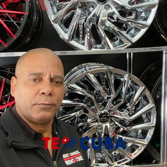 Meet your Posher, Carlos - Picture 1 of 1